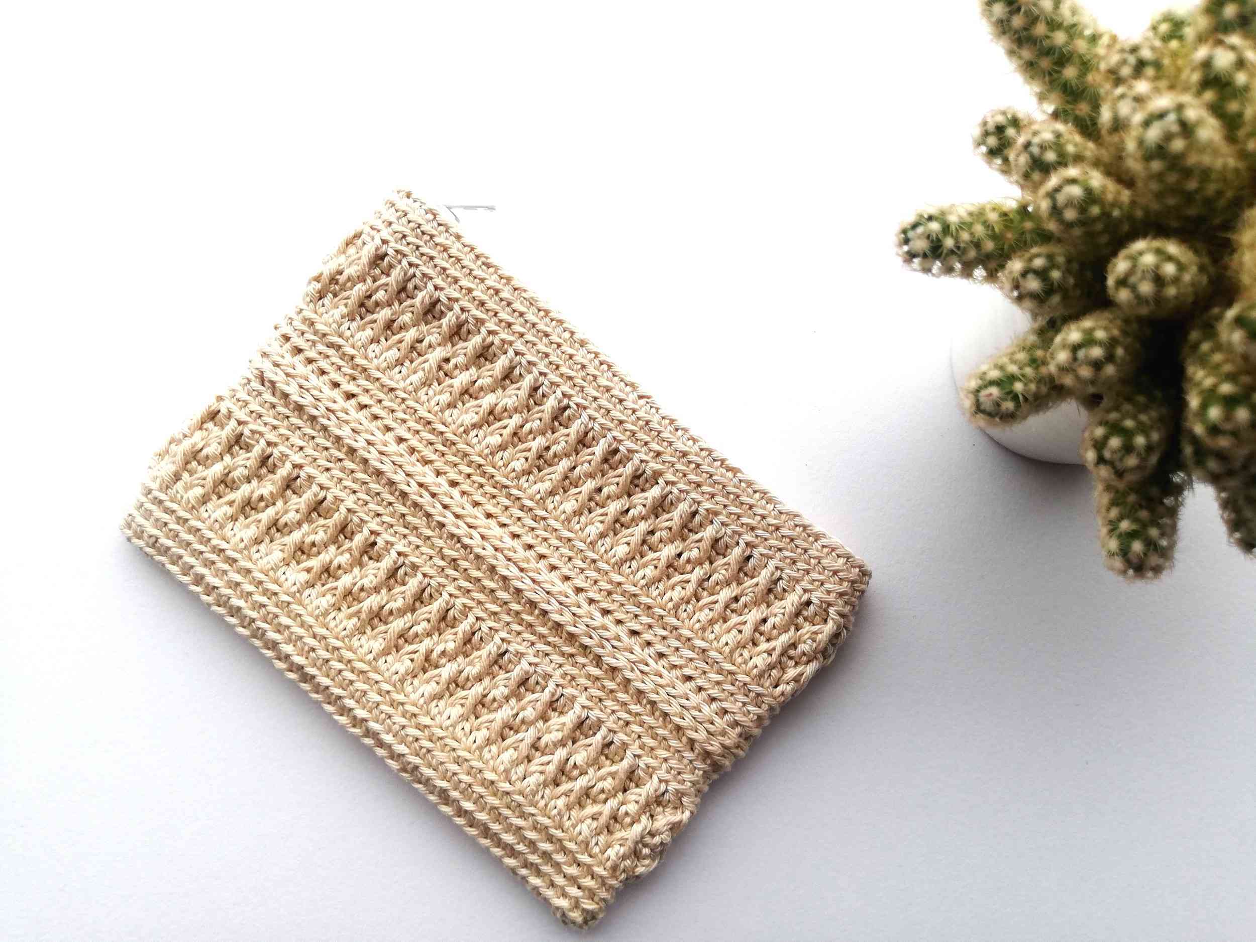 Alpine stitch pouch - Nordic Hook - Free crochet pattern