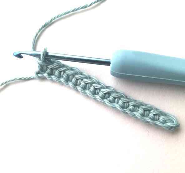 How to make center single crochet step 1