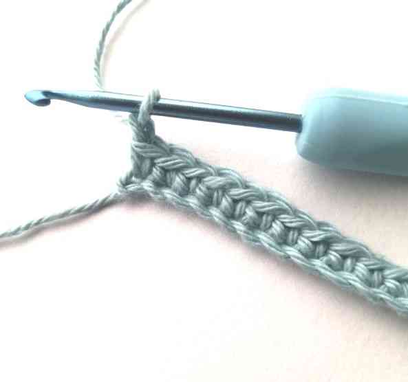 How to make center single crochet step 2