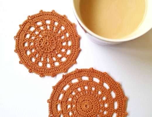 Free crochet pattern: Spider coasters