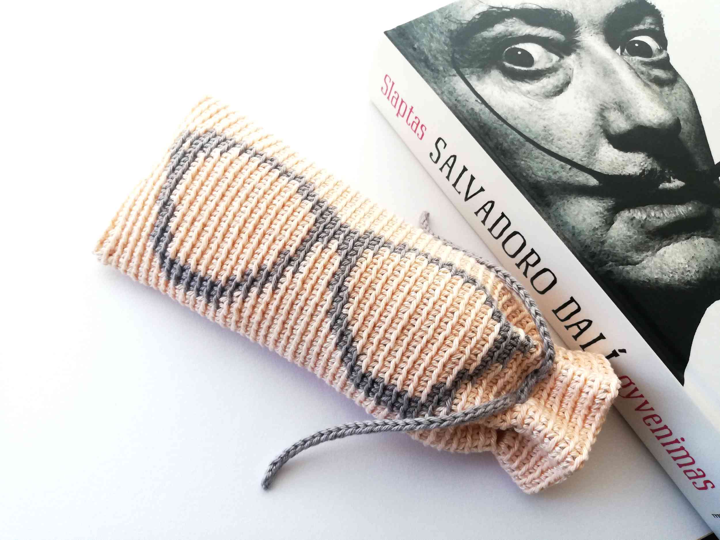 Tapestry crochet bag for glasses