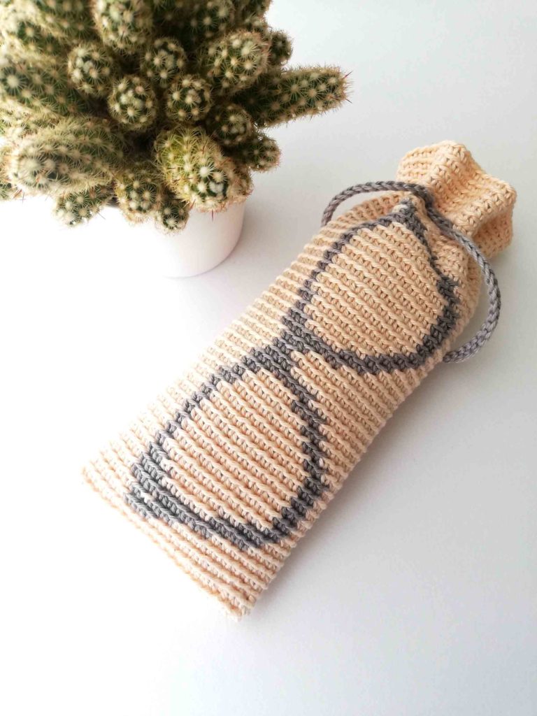 Tapestry crochet bag for glasses 1