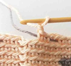 Tapestry crochet bag for glasses tutorial 12