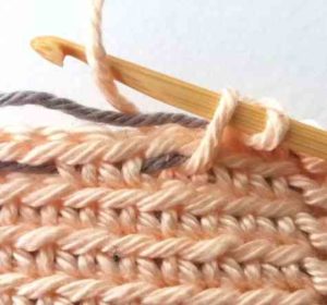 Tapestry crochet bag for glasses tutorial 17