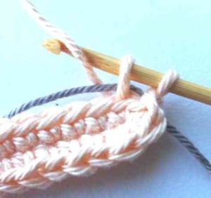 Tapestry crochet bag for glasses tutorial 5