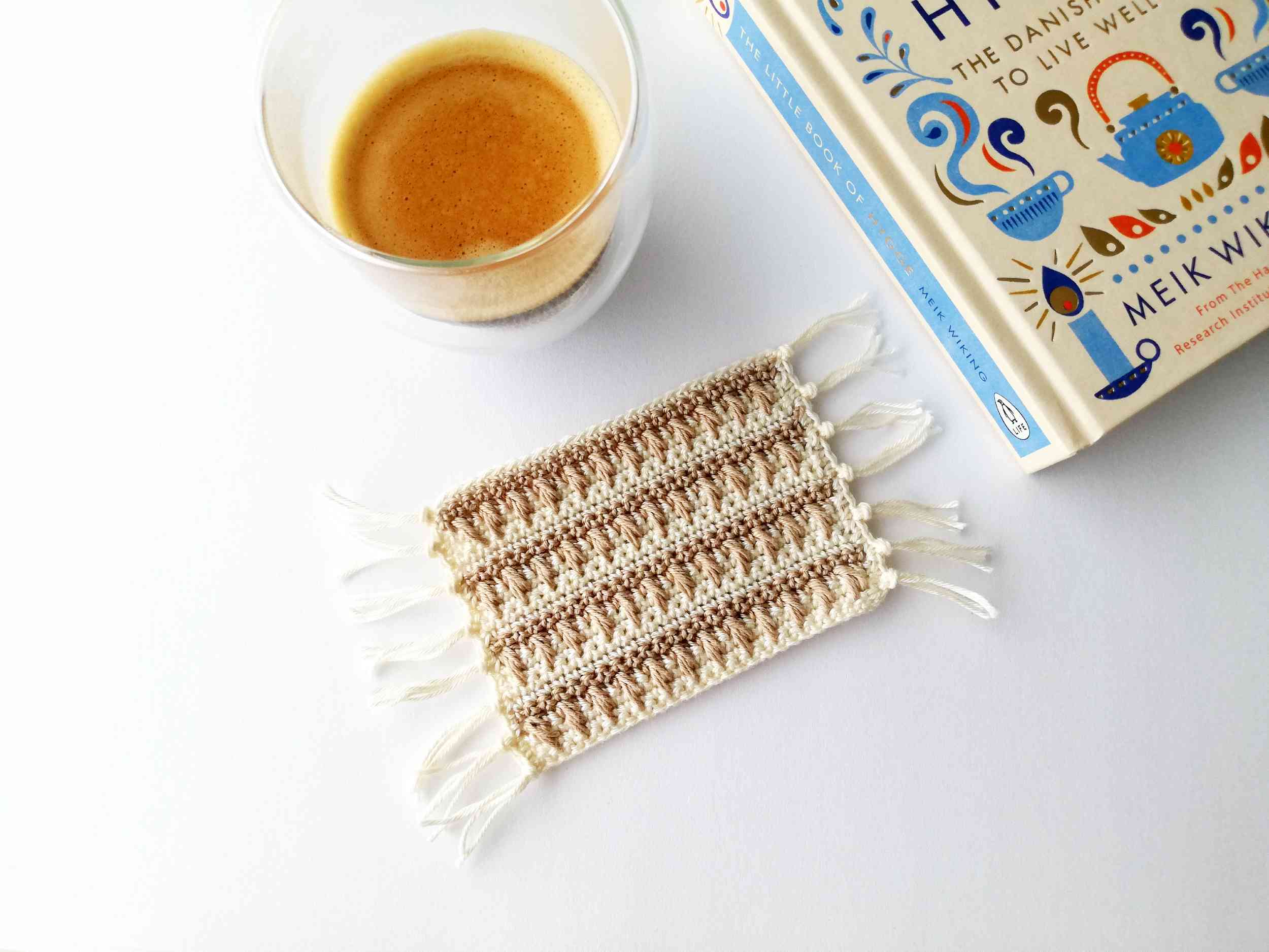 Reversible crochet mug rug