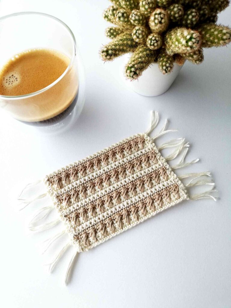 Reversible crochet mug rug