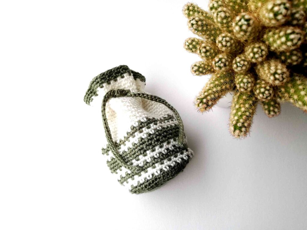 Moss stitch crochet drawstring bag
