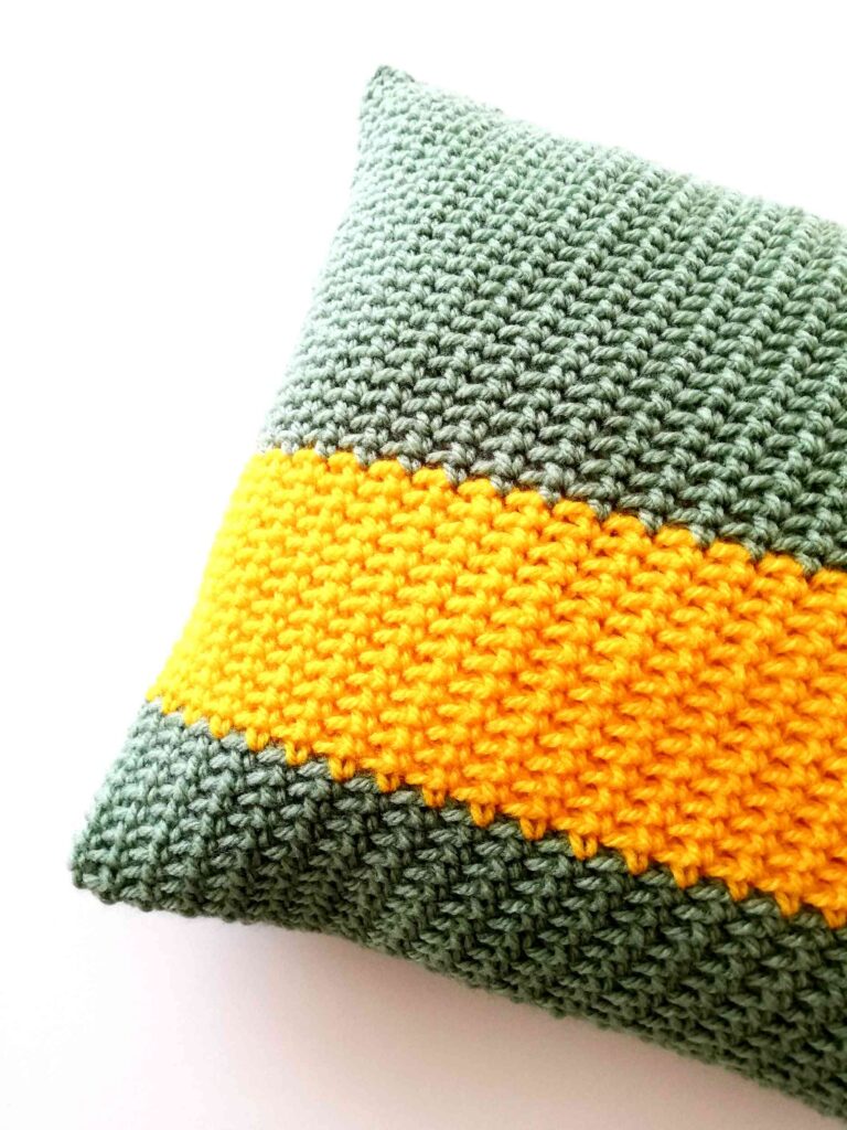 Free crochet pattern: Crochet pillow Sophia