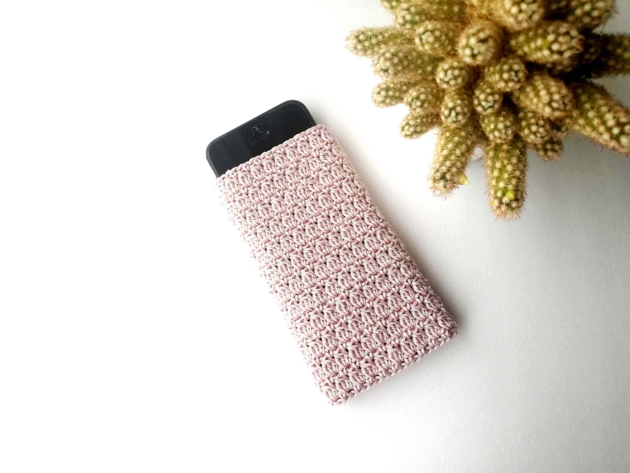 Free pattern: Crochet phone case Olivia