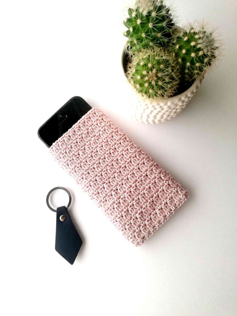 Free pattern: Crochet phone case Olivia