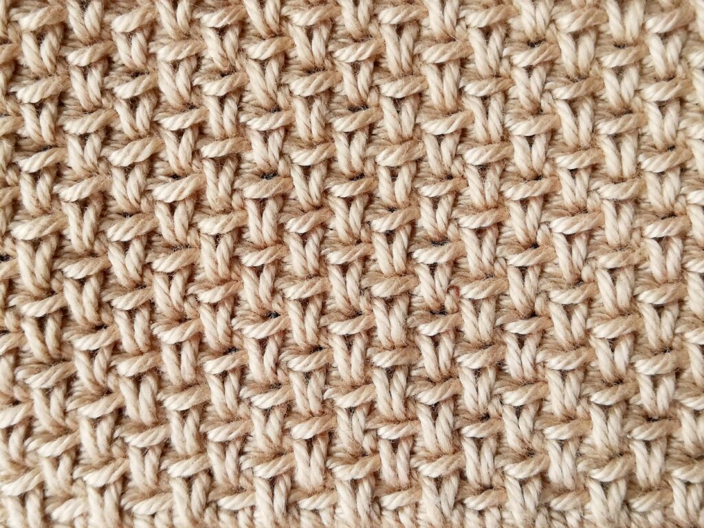 Classic and modified alternating spike stitch