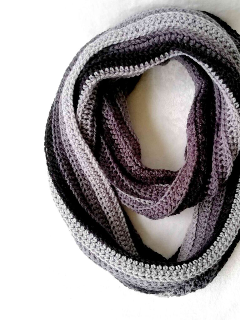 Chunky infinity scarf