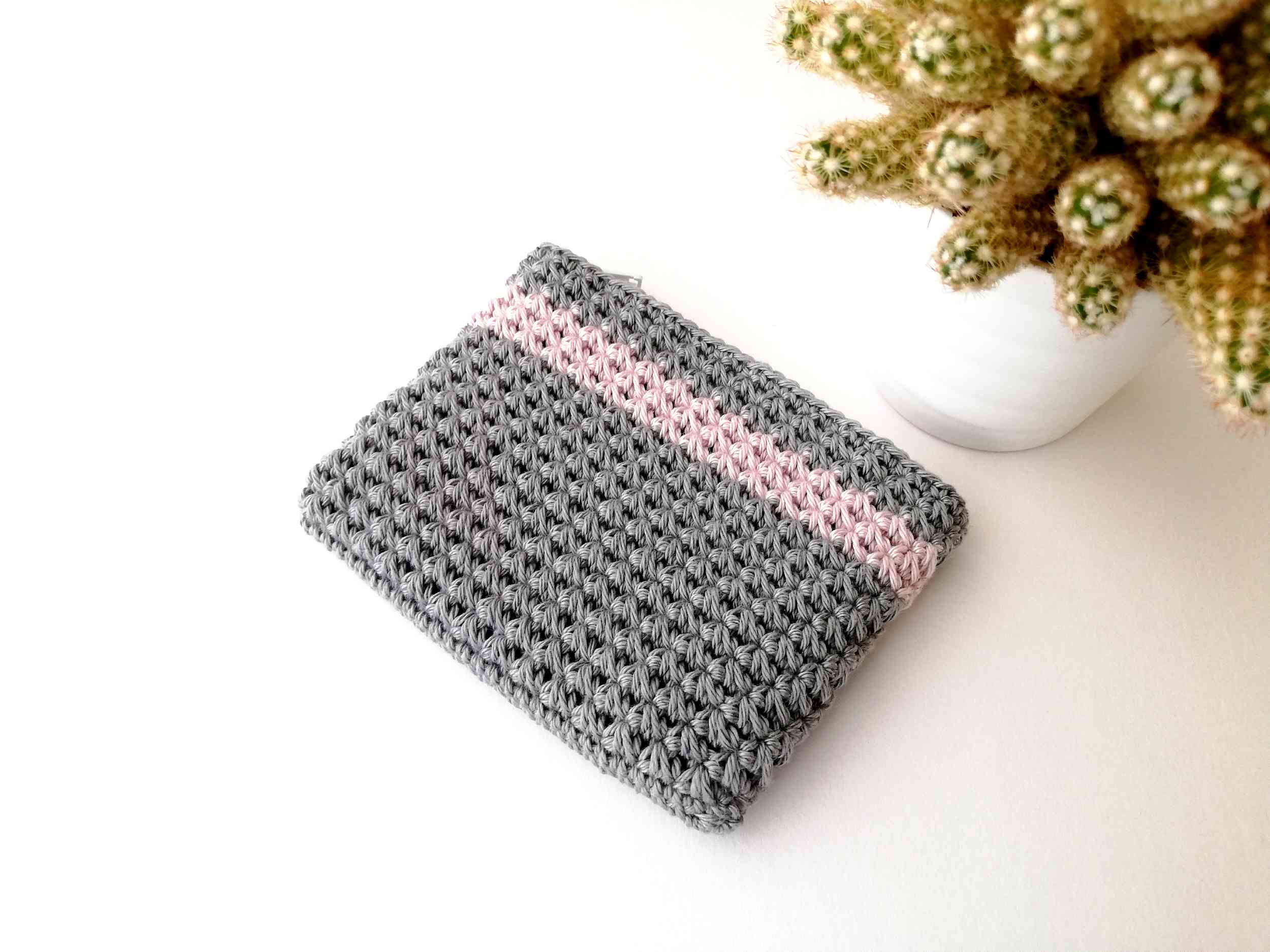 Trinity stitch zipper pouch Artemis
