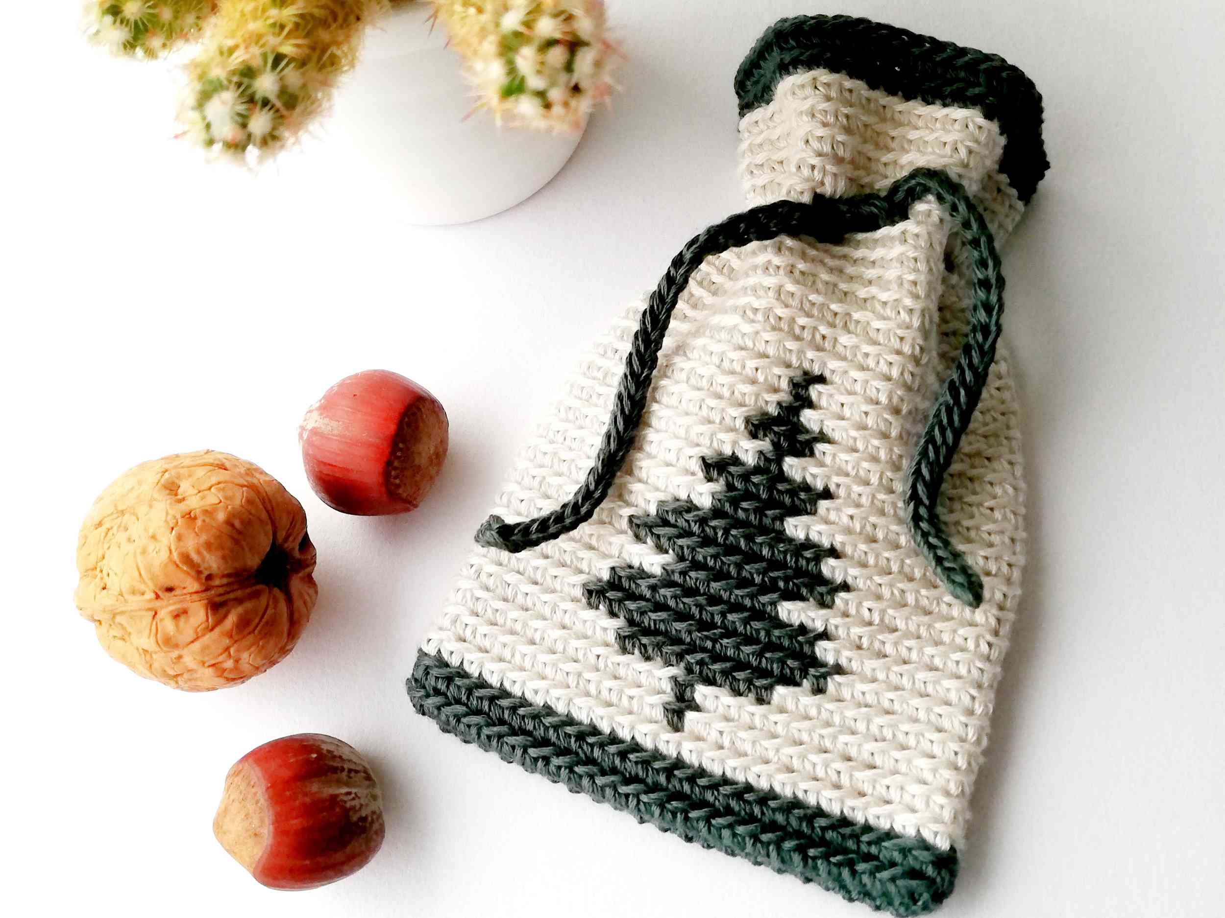 Drawstring bag with a Christmas tree