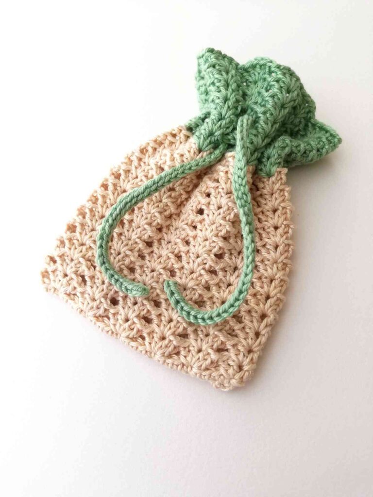 Crochet drawstring bag Iris - Free pattern