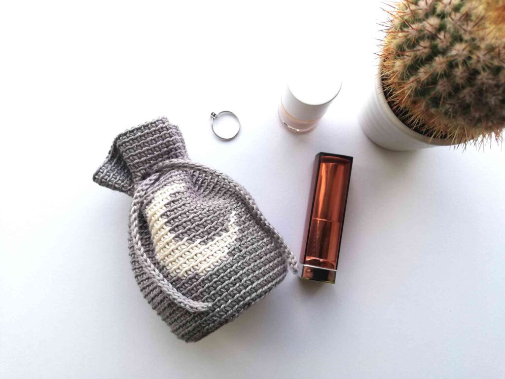 Free crochet pattern: Tapestry crochet moon bag