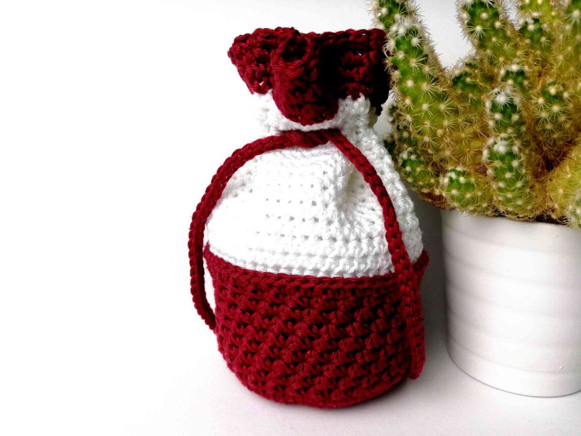 Crochet drawstring bag Ruby