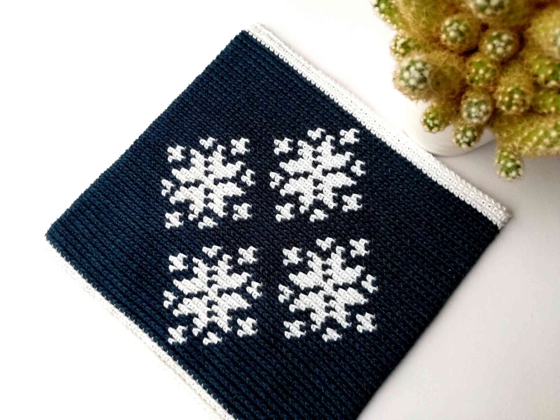 Potholder with Christmas ornaments