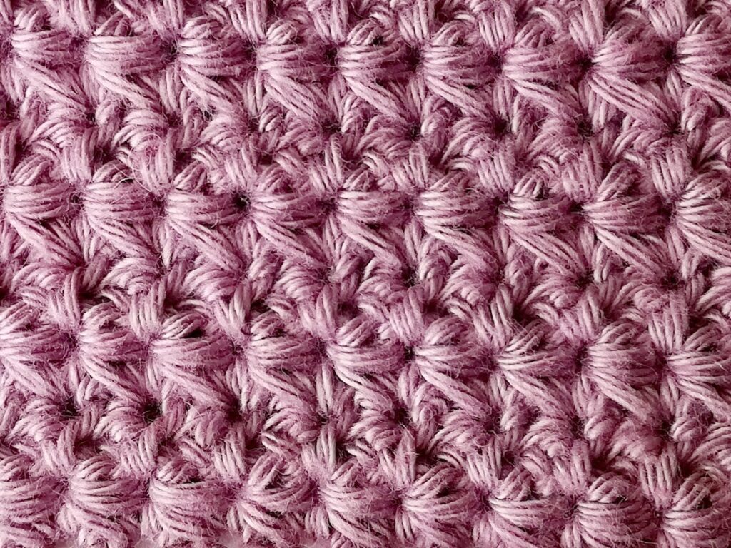 The simple daisy stitch working in rows