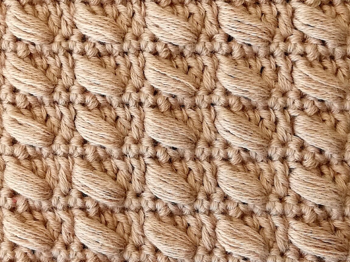 The spiked diagonal puff stitch