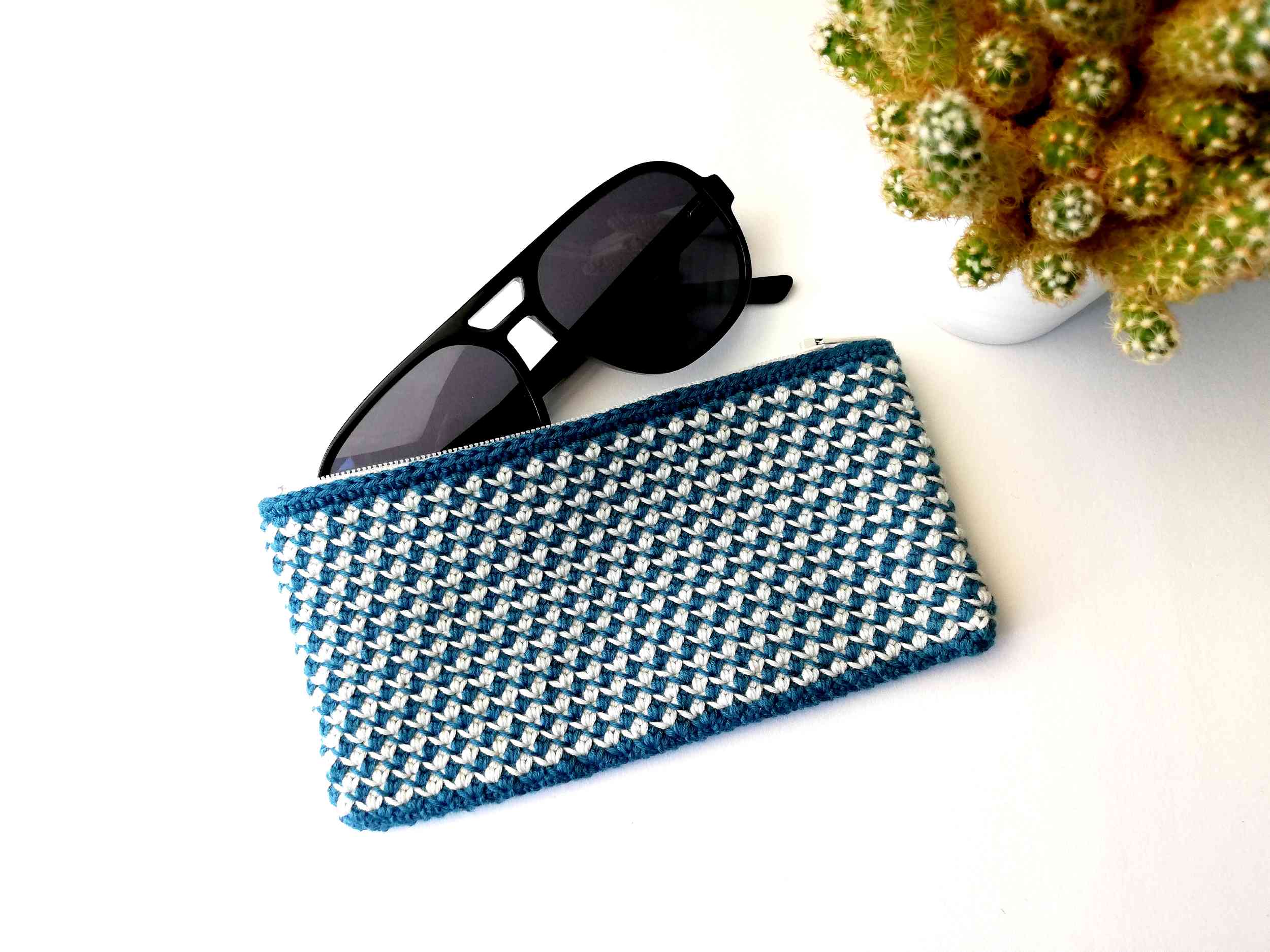 Crochet zipper pouch for sunglasses Caroline