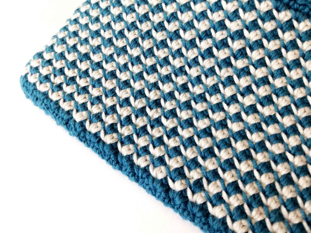 Free crochet pattern: Crochet zipper pouch for sunglasses Caroline