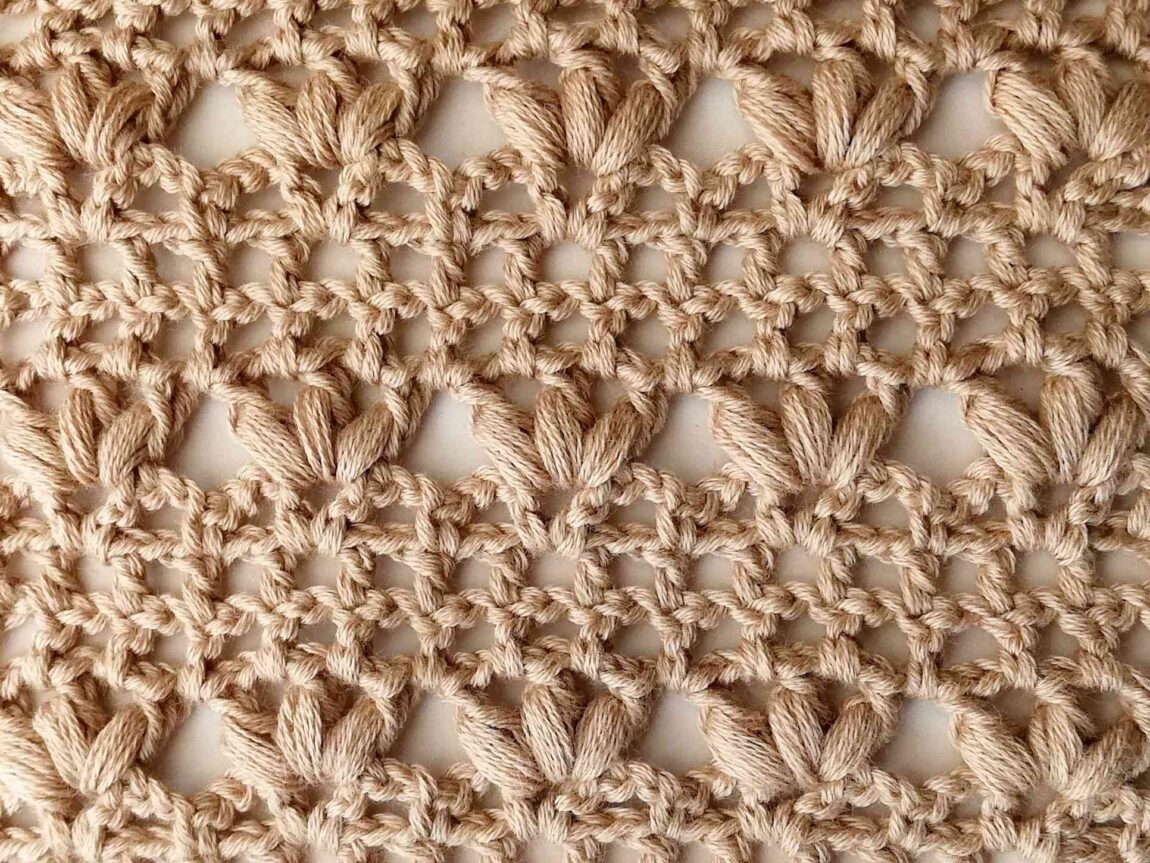 The lacy aligned lotus stitch