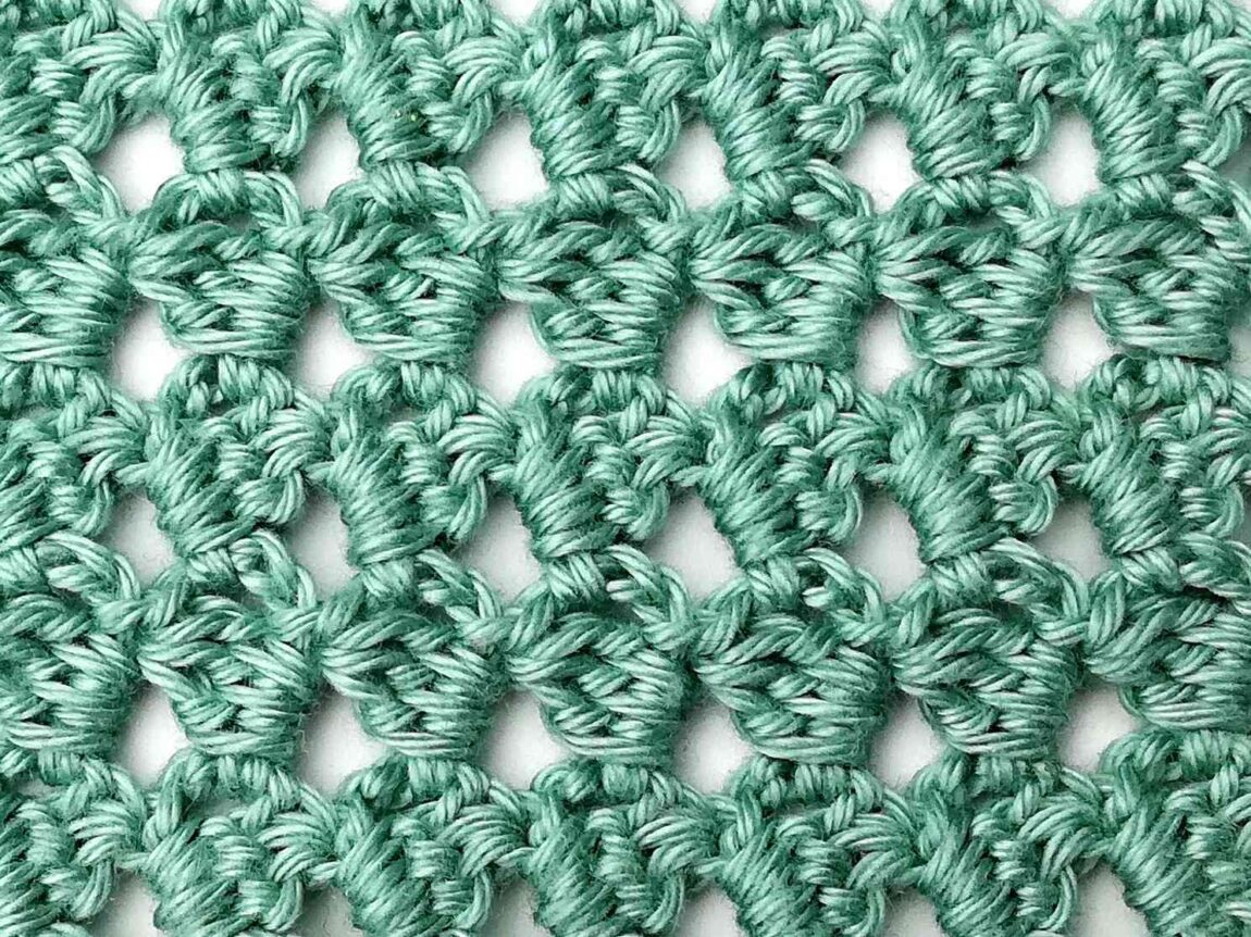 Crochet stitch photo and video tutorial: The messy cluster stitch