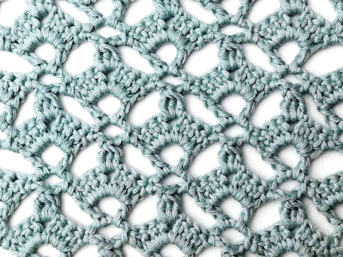 Crochet stitch photo and video tutorial: The split fan and cluster stitch