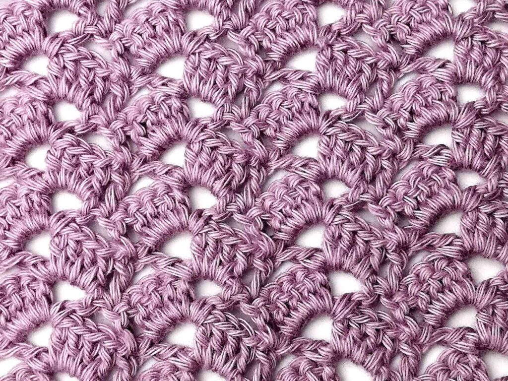 Crochet stitch photo and video tutorial: The zigzag fan stitch