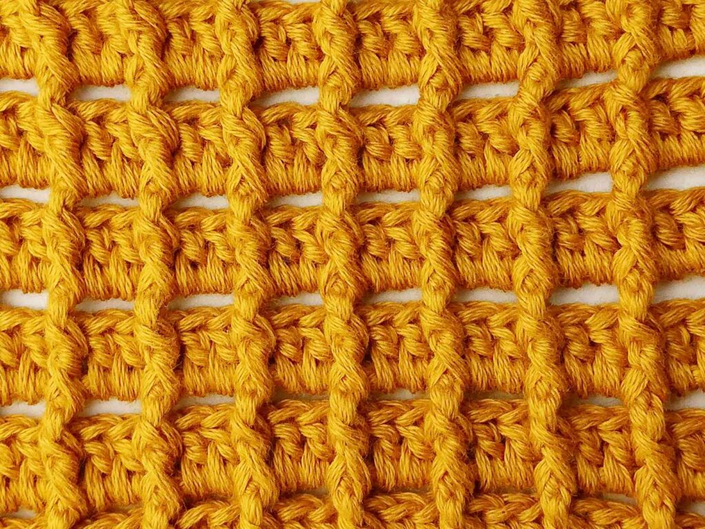Crochet stitch photo and video tutorial: The bars and squares stitch