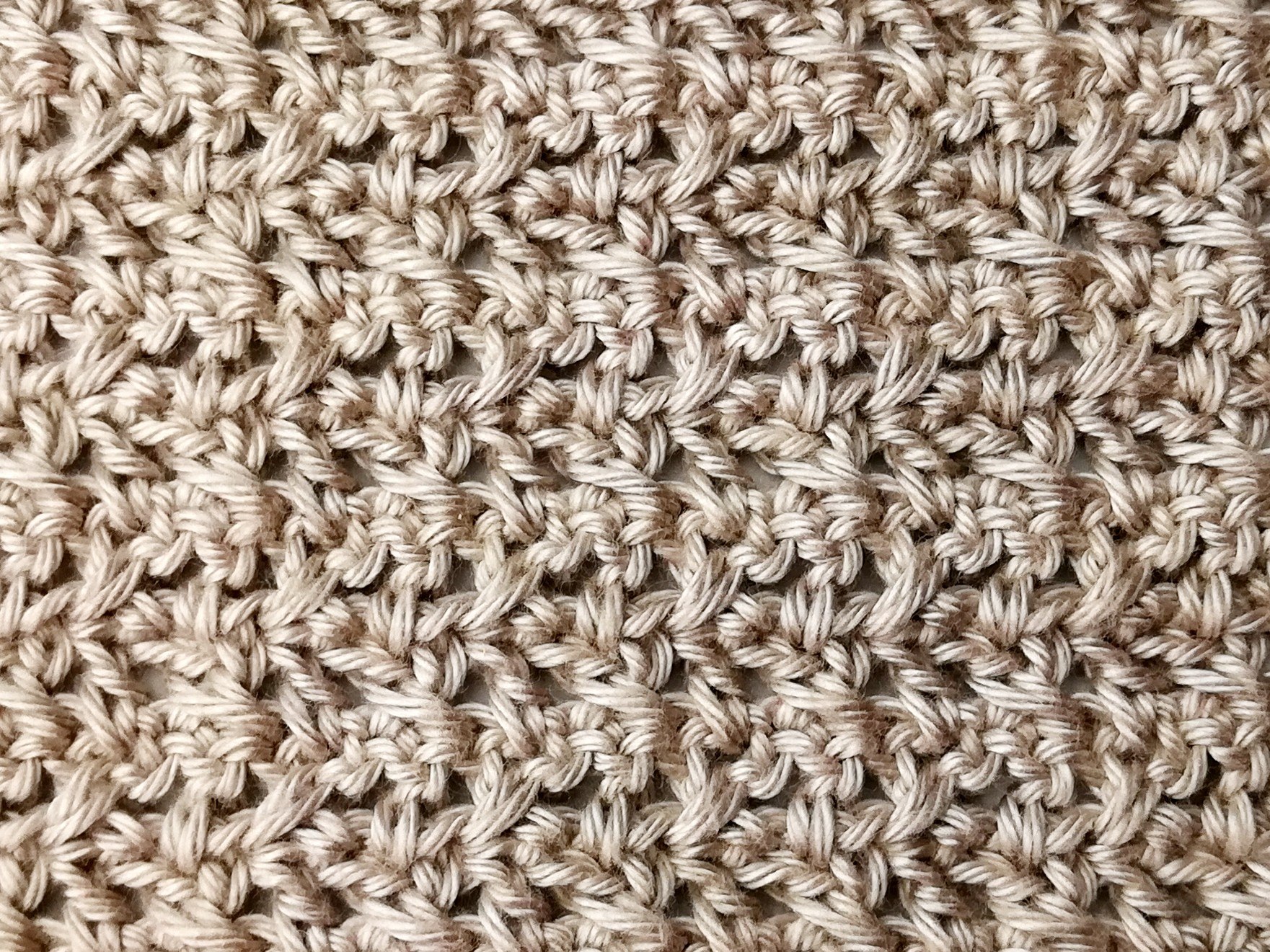 Crochet stitch photo and video tutorial: The crossbill stitch