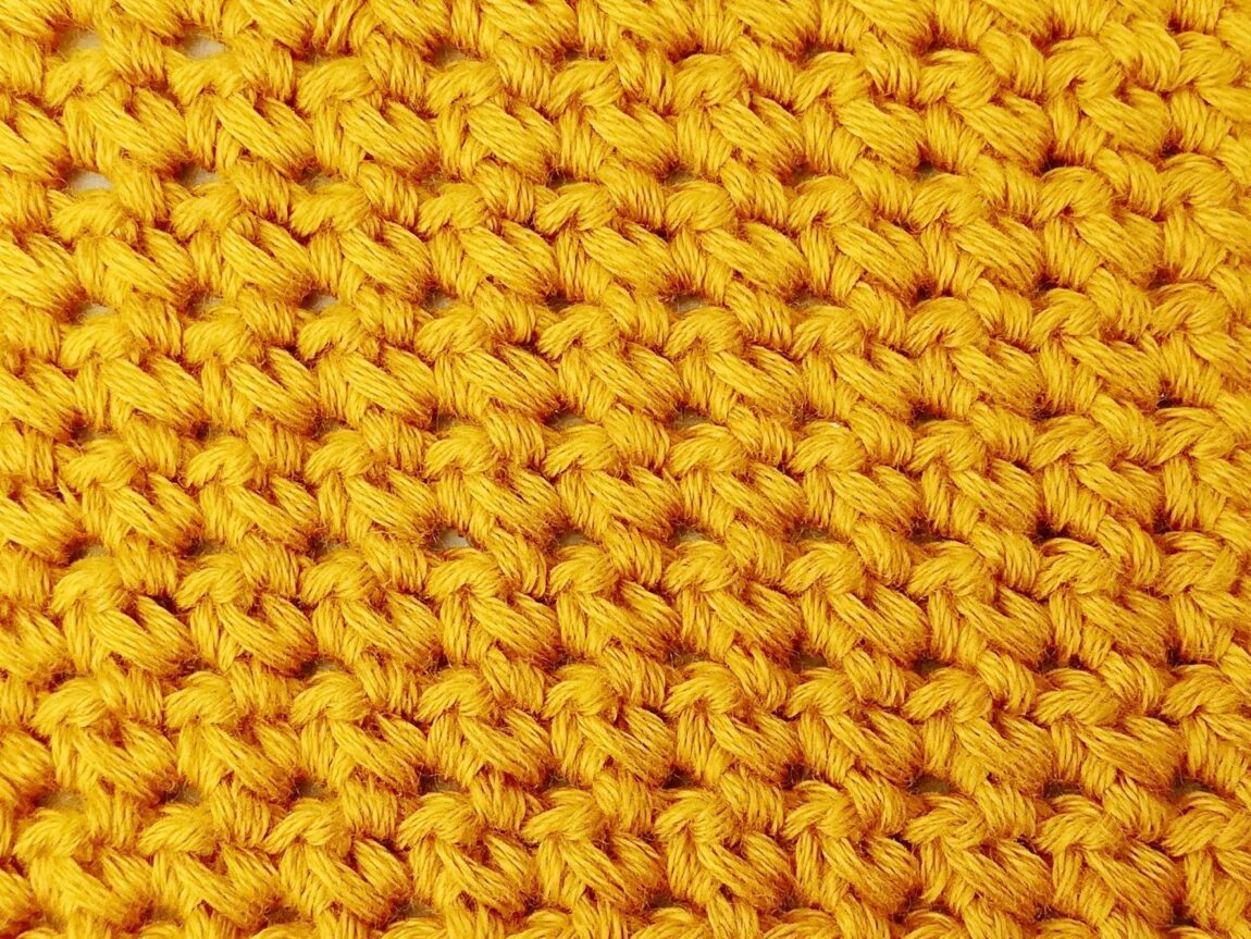 Crochet stitch photo and video tutorial: The single crochet cluster stitch