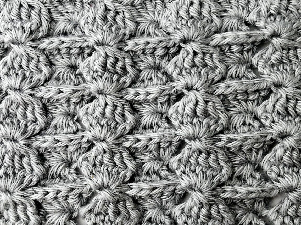 Crochet stitch photo and video tutorial: The Chinese puzzle stitch