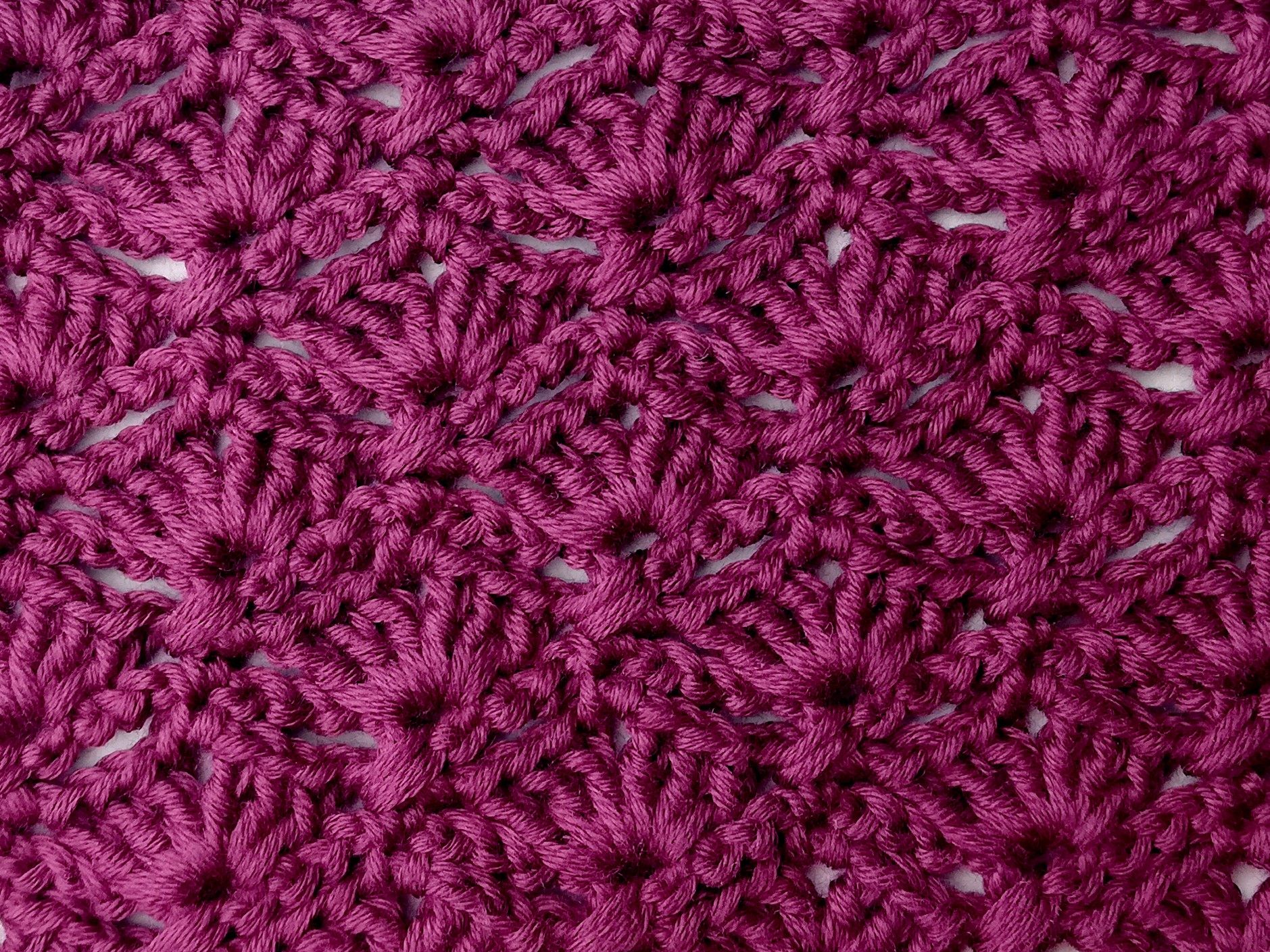 Crochet stitch photo and video tutorial: The crossed double crochet and split fan stitch