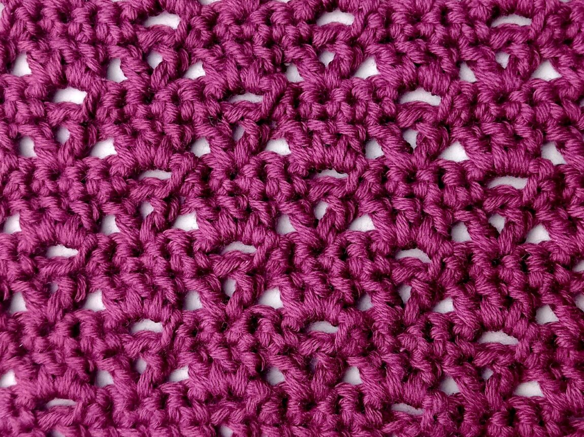 Crochet stitch photo and video tutorial: The alternating V and block stitch