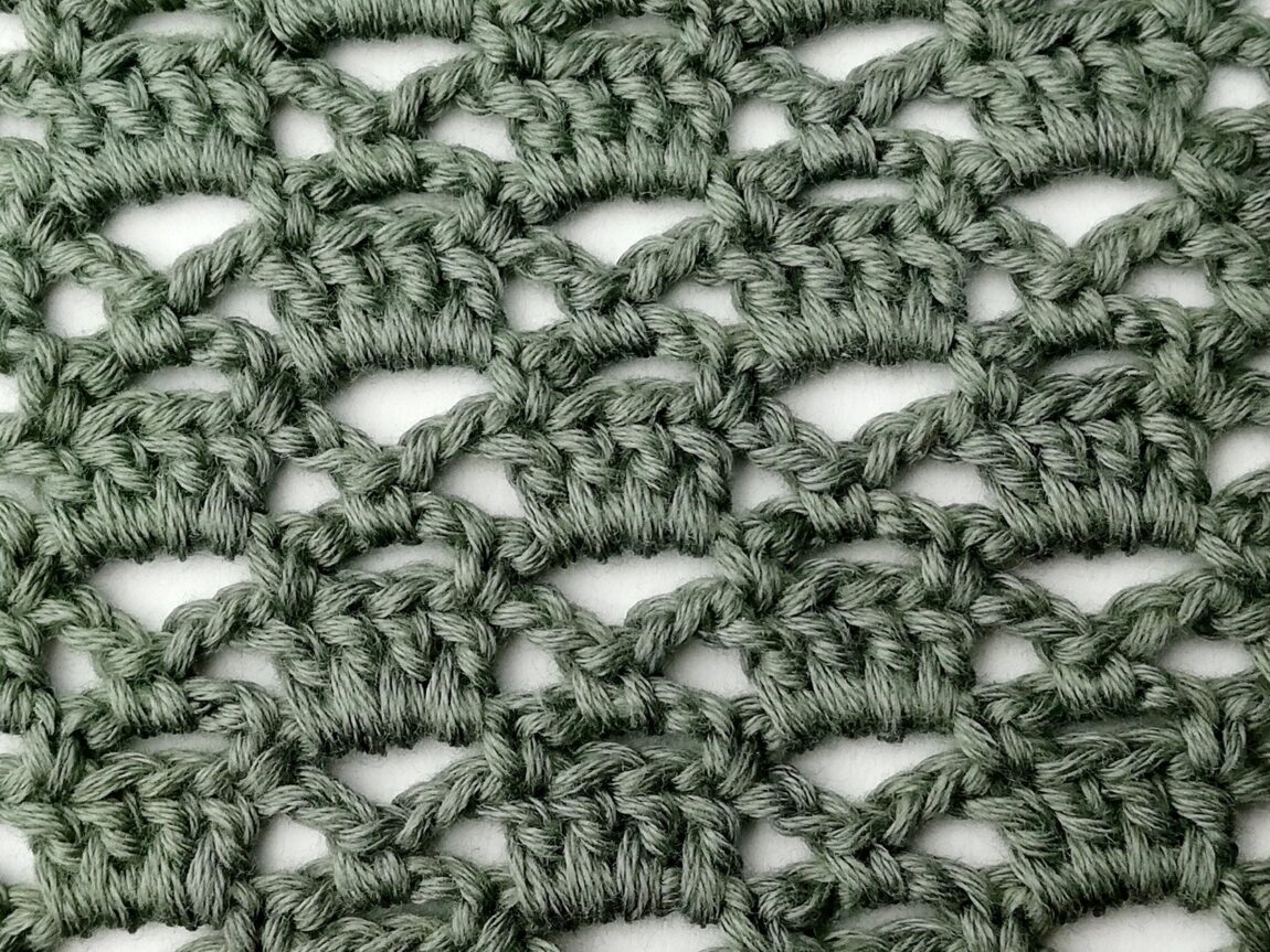 Crochet stitch photo and video tutorial: The diamond and block stitch