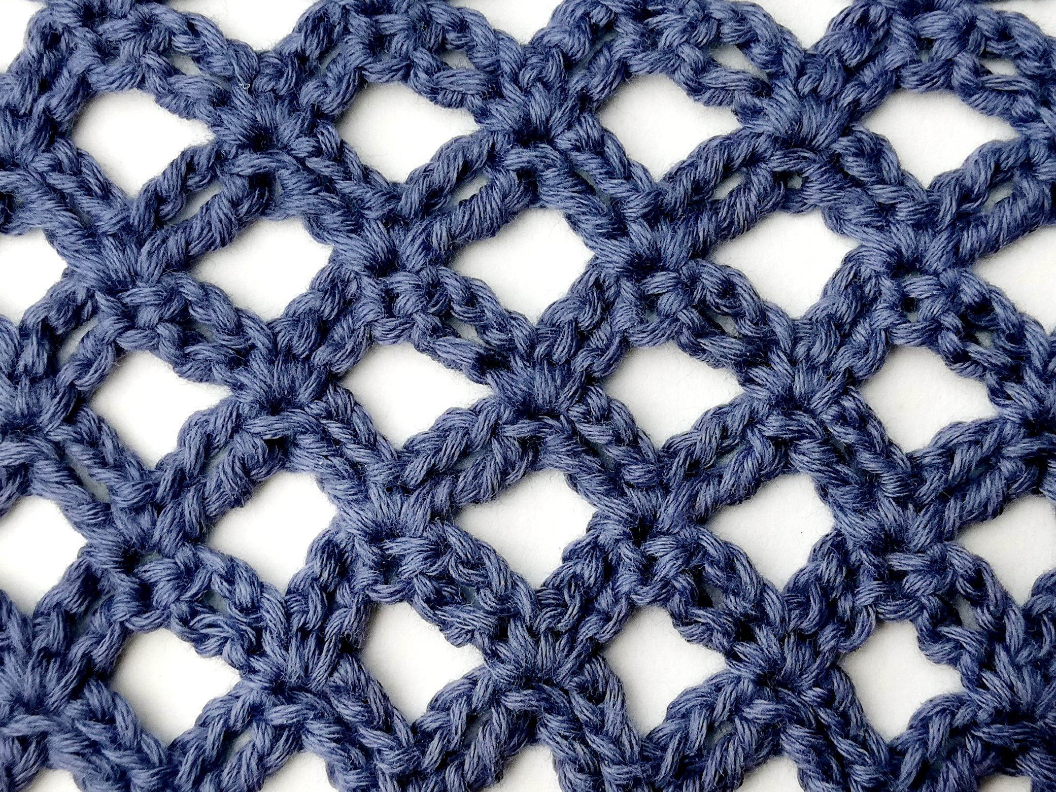 Crochet stitch photo and video tutorial: The lacy diamond stitch