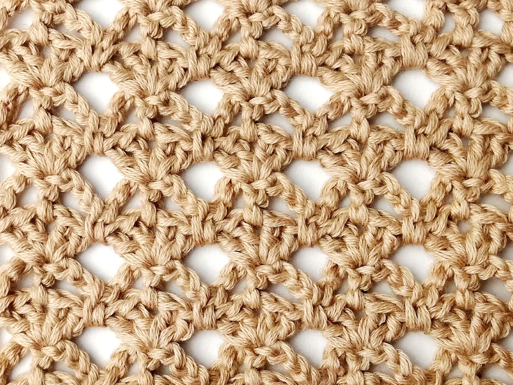 Crochet stitch photo and video tutorial: The lacy kite stitch