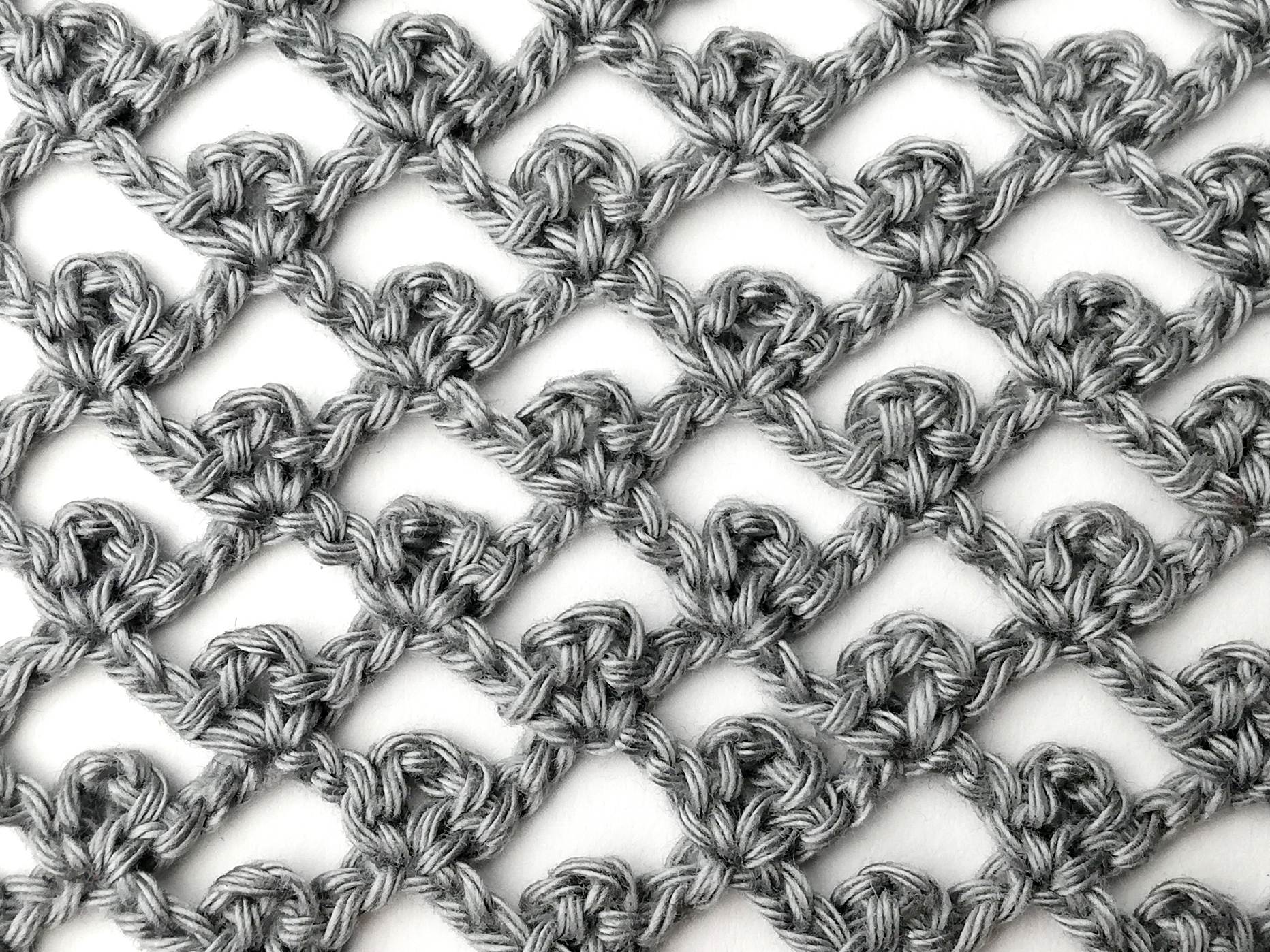 Crochet stitch photo and video tutorial: The picot trellis stitch