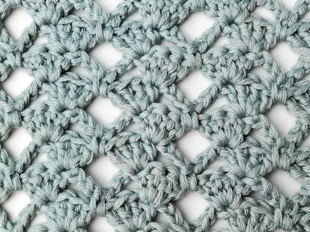 Crochet stitch tutorial: The lacy zigzag fan stitch