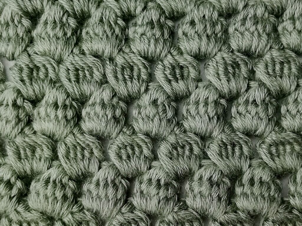 Crochet stitch tutorial: Uneven large cluster stitch
