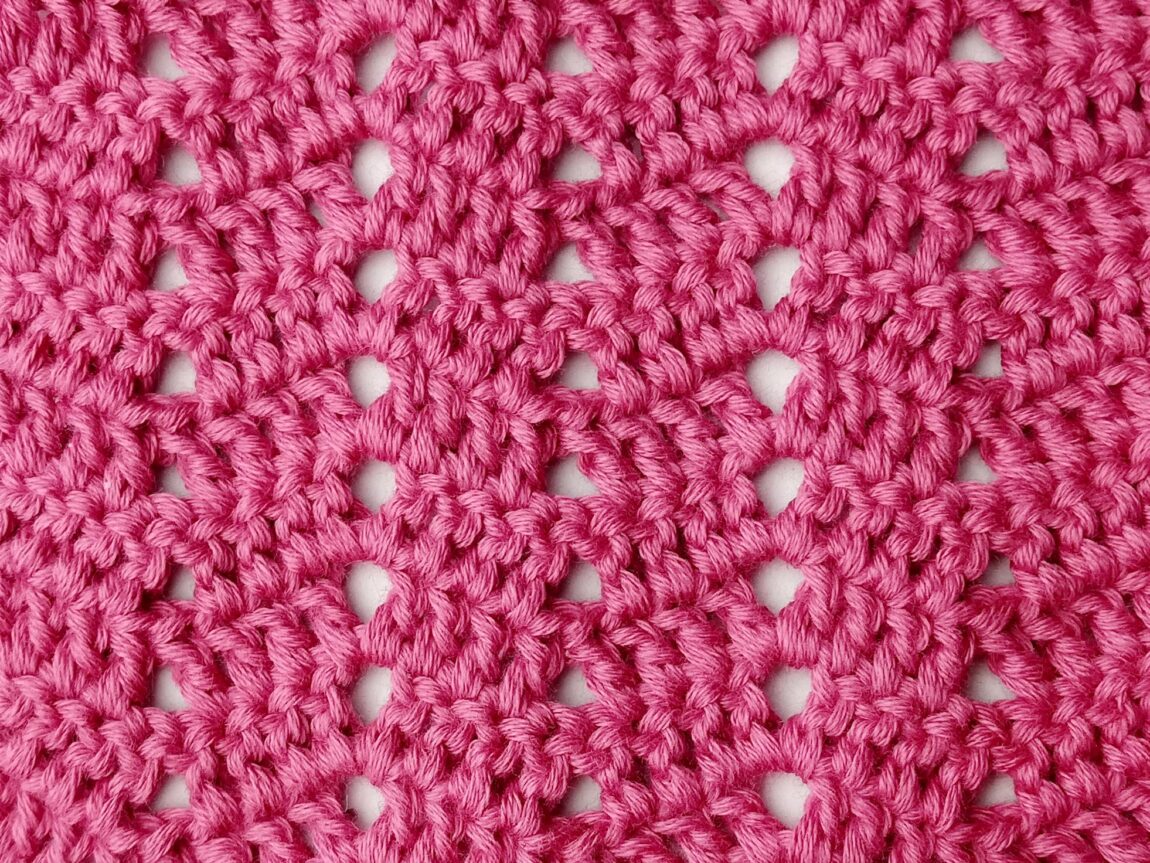 Crochet stitch tutorial: Peephole chevron stitch