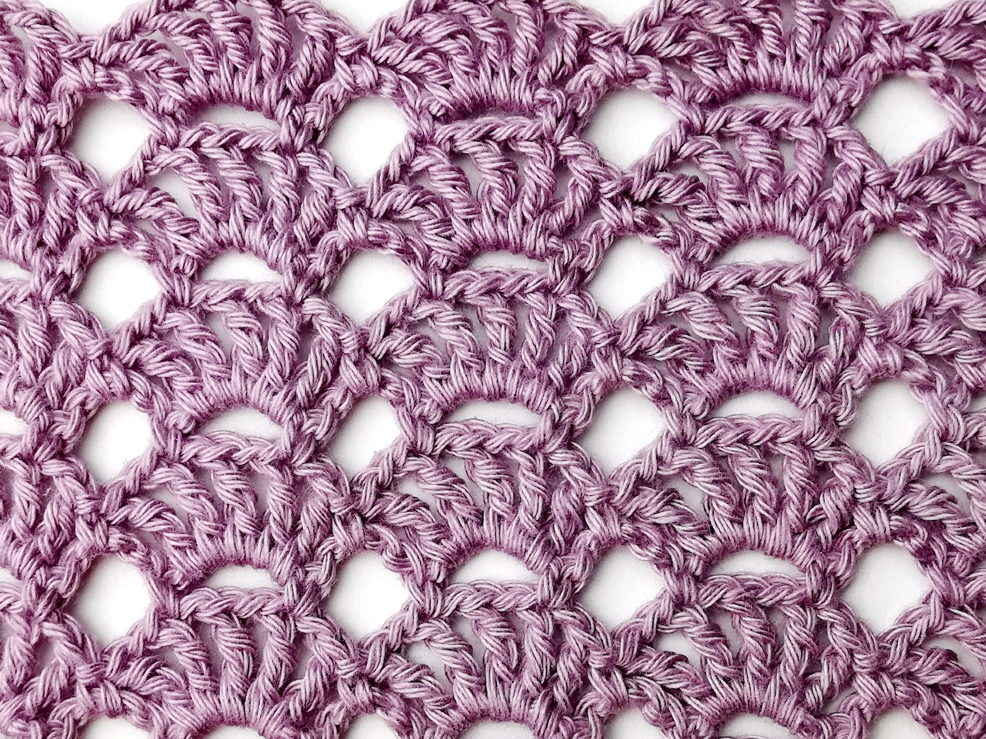 Crochet stitch tutorial: Lacy aligned scallop stitch