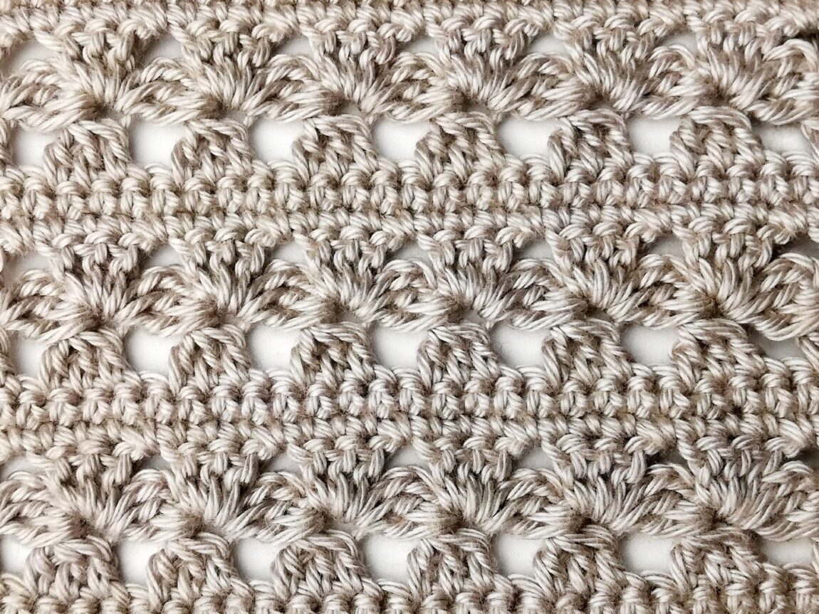 Crochet stitch tutorial: Aligned four leaf clover stitch