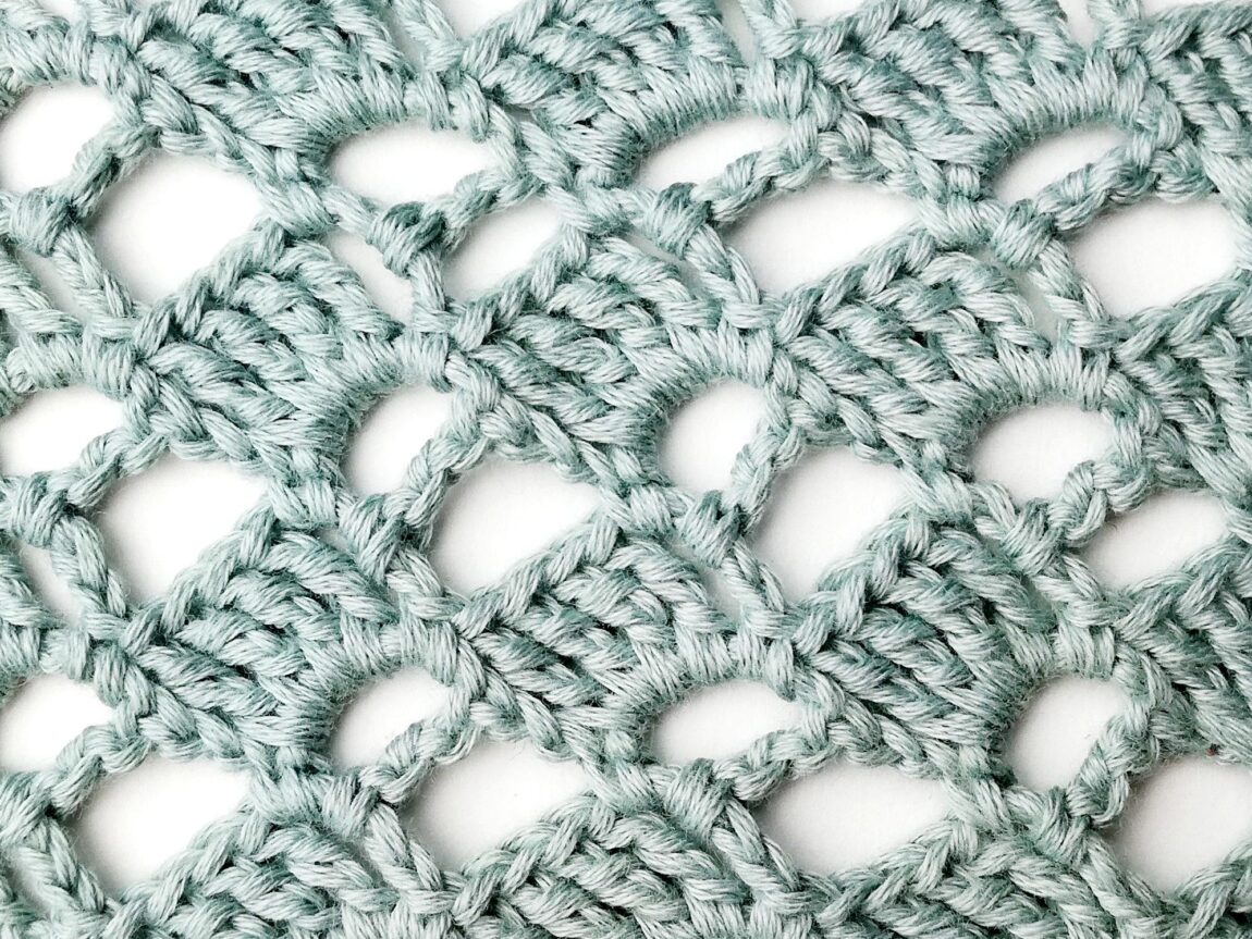Crochet stitch tutorial: Large tilted squares stitch