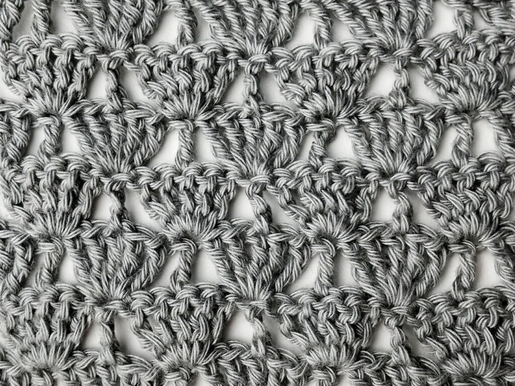 Crochet stitch tutorial: Large uneven fan stitch