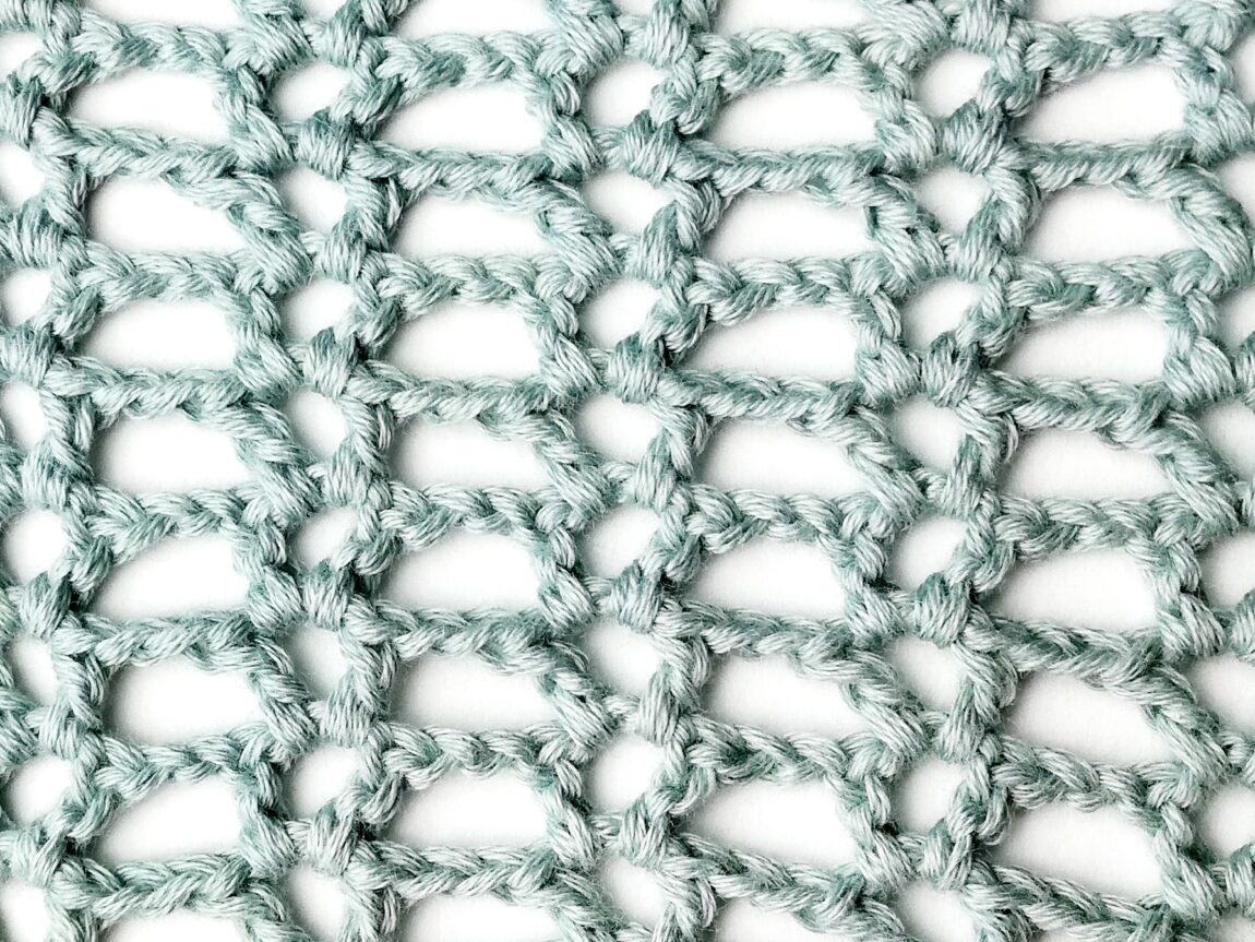 Crochet stitch photo tutorial: Lacy stacked V stitch