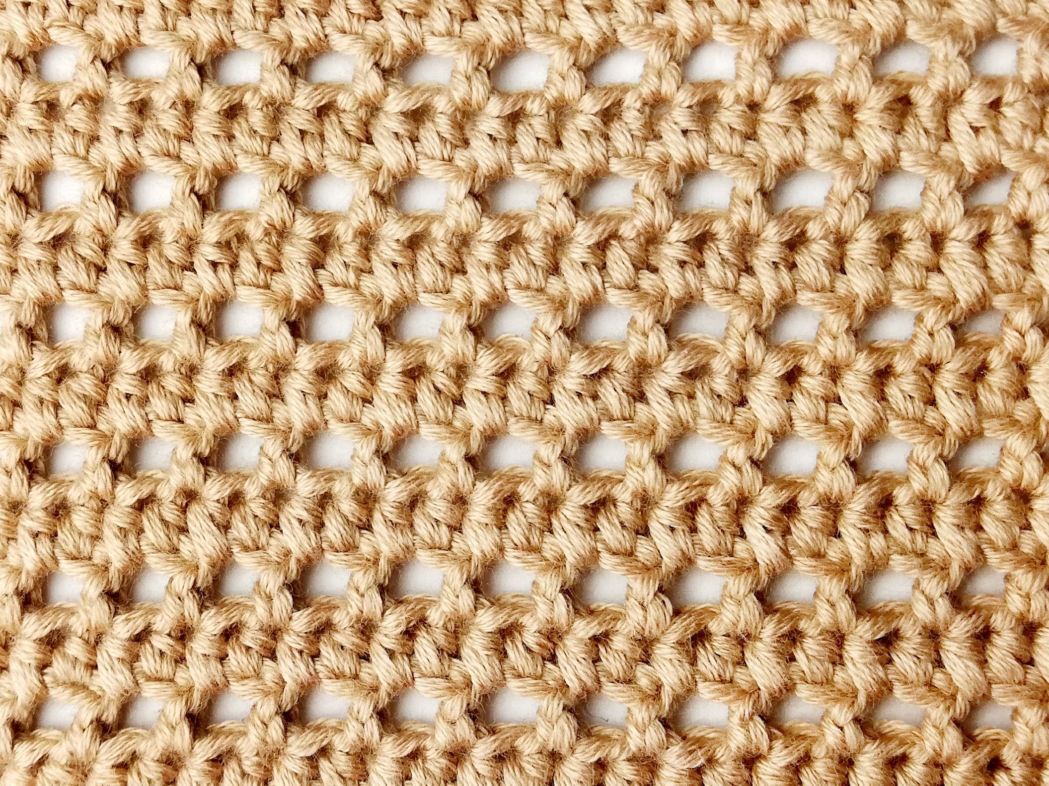 Crochet stitch photo tutorial: Striped half double crochet mesh stitch